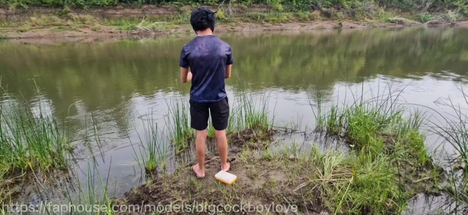 AlexGay: 숲에서 따먹히는 Sissy Femboy 핫한 크루즈 섹스 피셔맨과 낚시 아빠