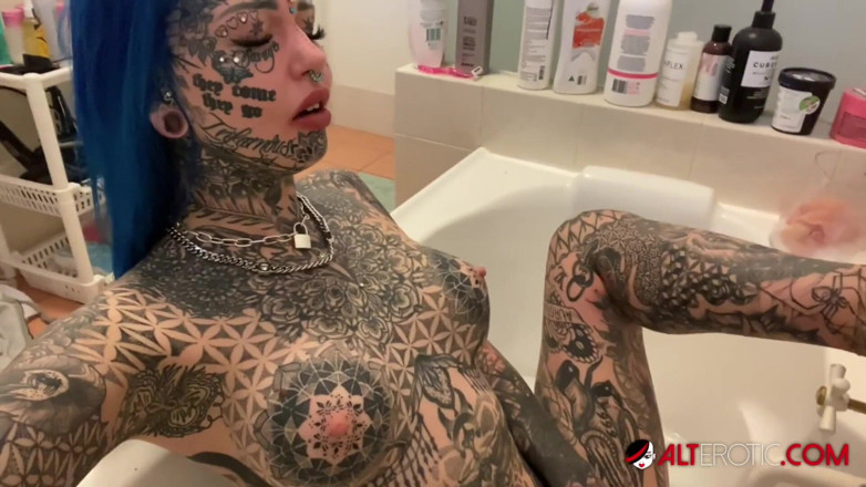 Alt Erotic: 흑인 대물 자지에게 따먹히는 거유 밀프