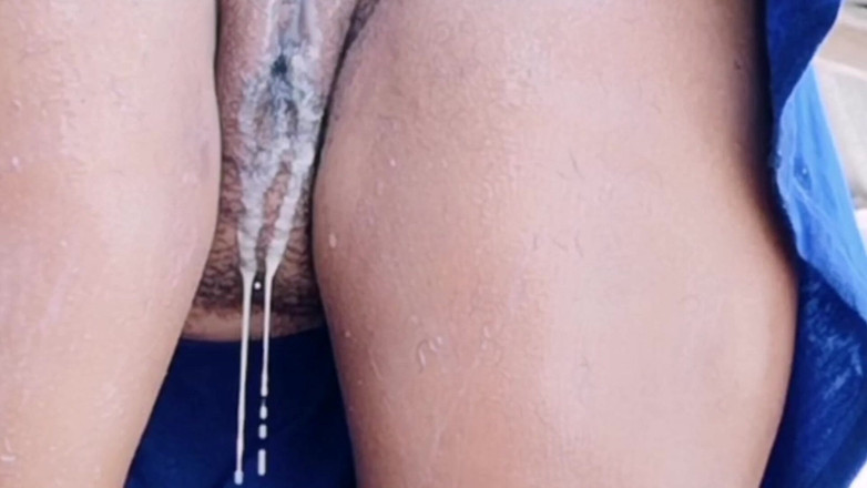 Sarah Fonteyna: Due fighe aperte che squirtano con suoni forti e scoreggia