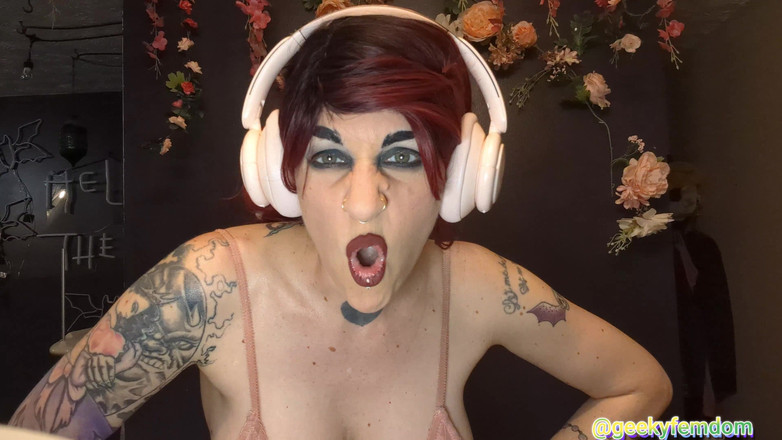 Geeky Femdom: Futa hráčka