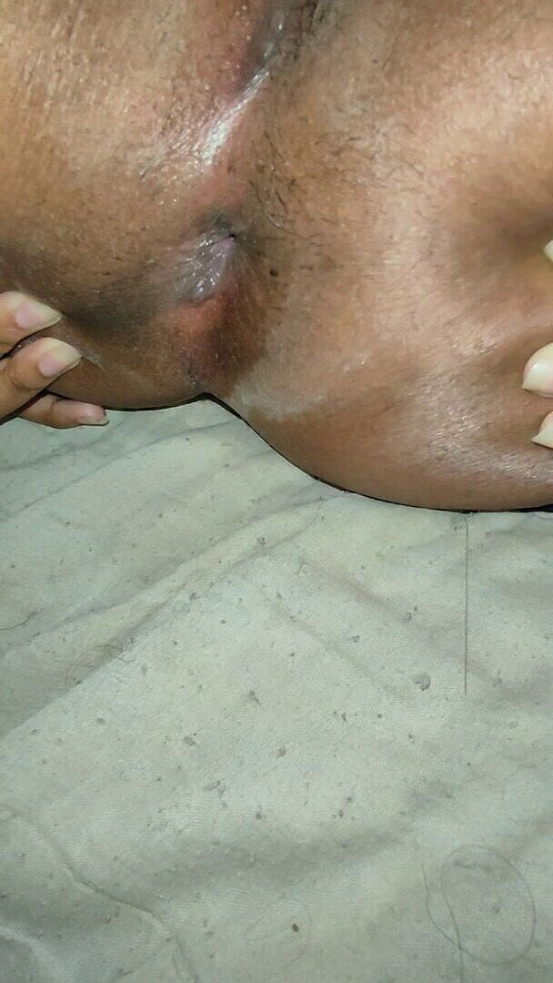 Brunnete Sofi: Pantat montokku pengen dientot kontol