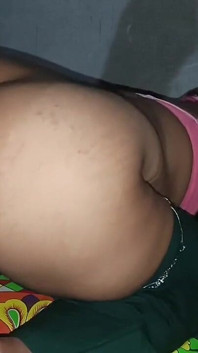 Dorf-desi-tante Wurde Von Ihrem Nachbarn Sehr Liebevoll Gefickt (voll Hindi Oudio)