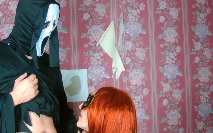 Nini Divine: Facet z krzykiem szuka zdzirowatej wiedźmy, aby ją przelecieć!