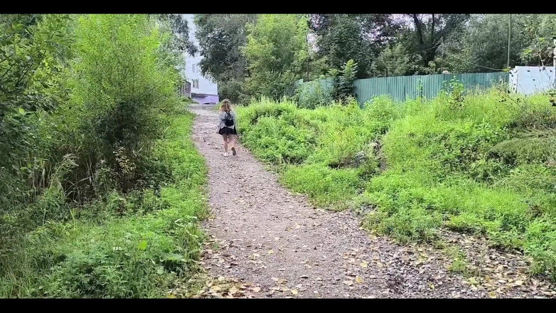 Juli Smith Meow: Ik wаlked А cross de bruid zonder Pаnties. en Оnly Duсks spioneerden...