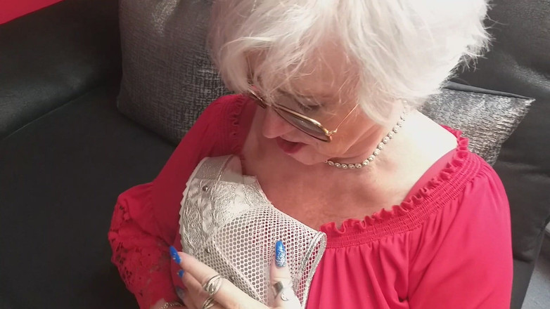 PureVicky66: 奶奶用 relish 展示她的阴唇