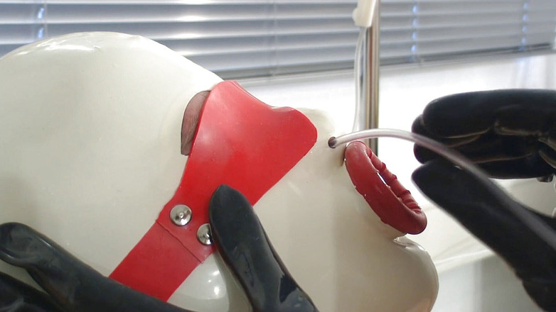 Rubber & Clinic Studio - 1ATOYS: Pengalaman kencing Xtreme