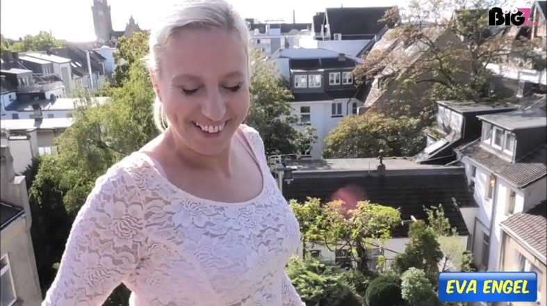 Eva Engel: Denim Piss
