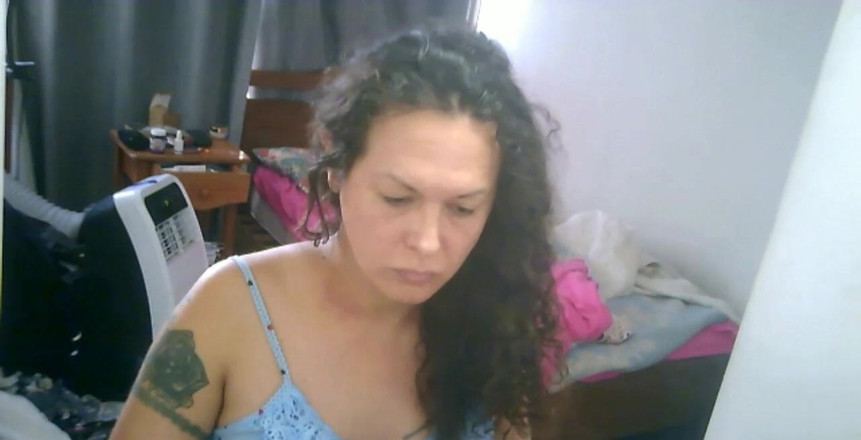 Nikki Montero: मैं अभी-अभी अपने वेब कैमरा शो को अपनी फ़ीड पर प्रकाशित करता हूं