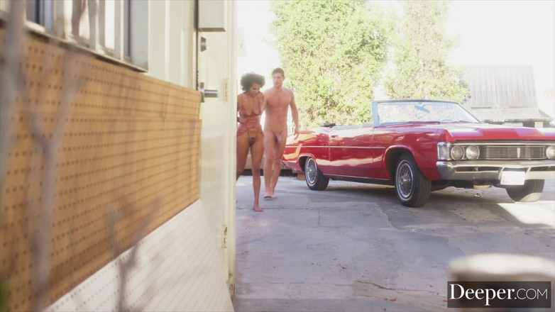 Deeper: Profundo. A conexão de Alina com seu chefe é interrompida pelo...