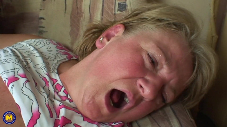 Mature NL: Horny Mature Slut Taking on a Prego Teen