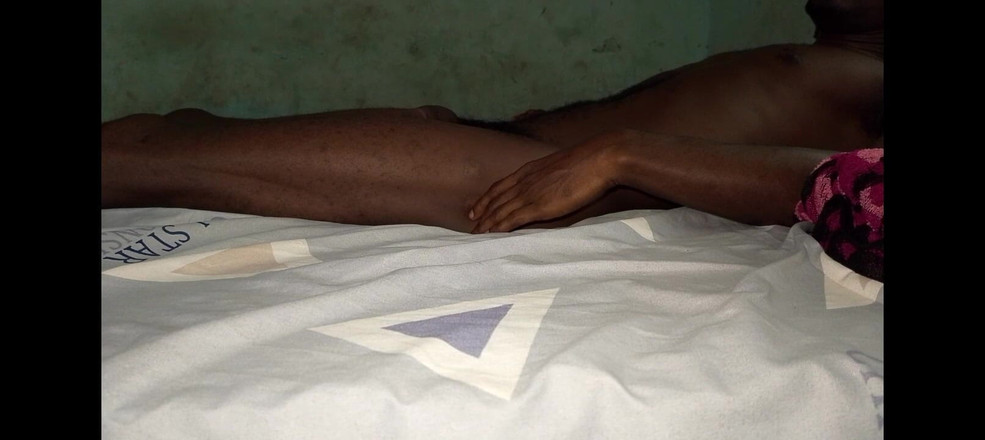 Masturbator emmy: Uma Rapidinha Solo Com Minha Cama No Outro Quarto