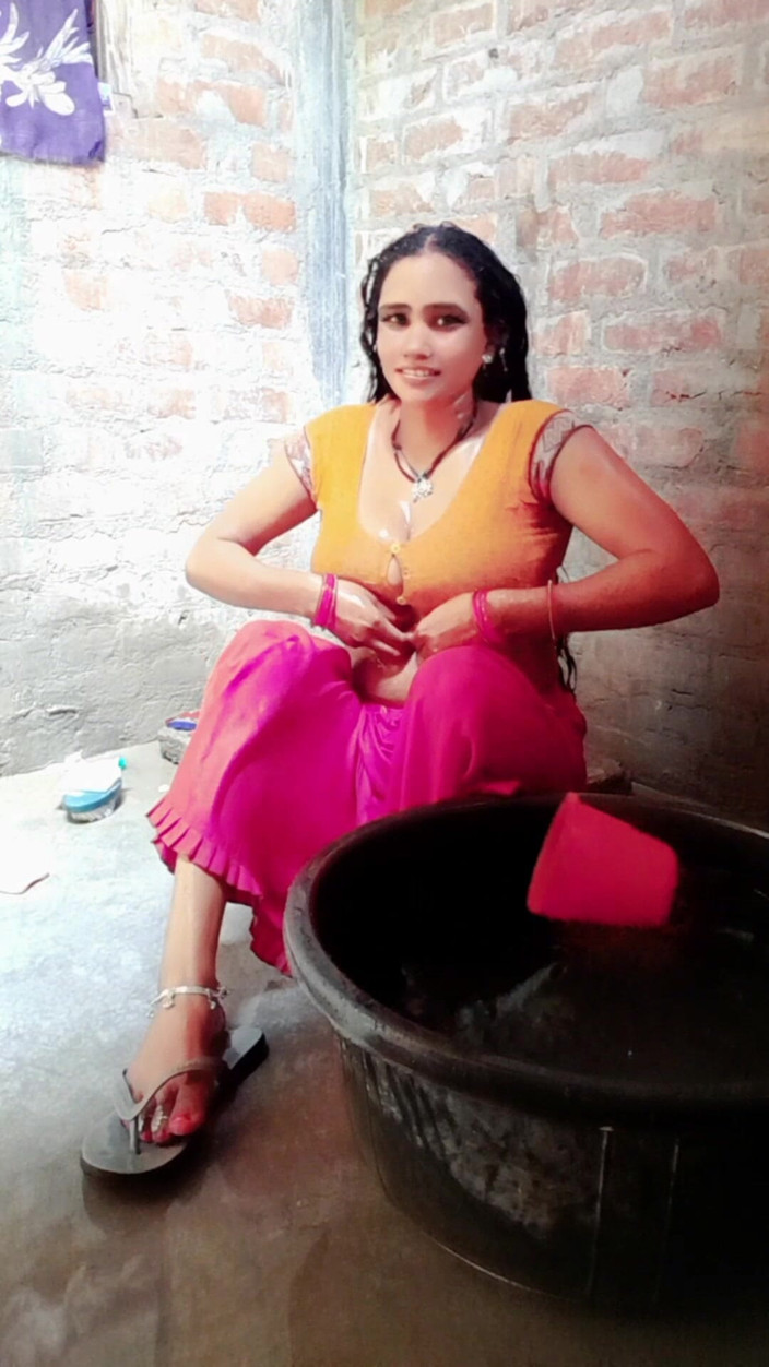 Renudbf: Desi Bhabhi douche in de badkamer grote borsten grote kont