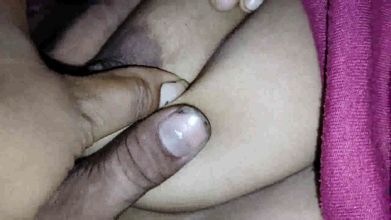 Uttar dinajpur: Sonali si kakak tiri india yang hot lagi bantuin ngocok...