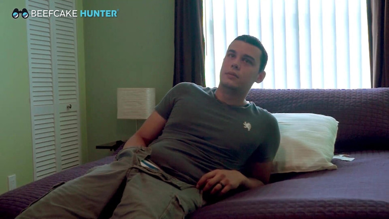 Beefcake Hunter: A primeira vez de Anthony fodendo um cara