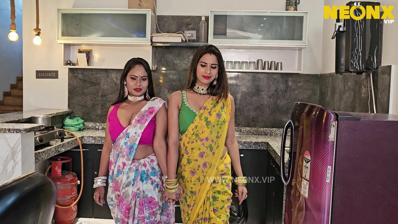 Indian Savita Bhabhi: La calda jija e sali fanno sesso nella stanza desi...