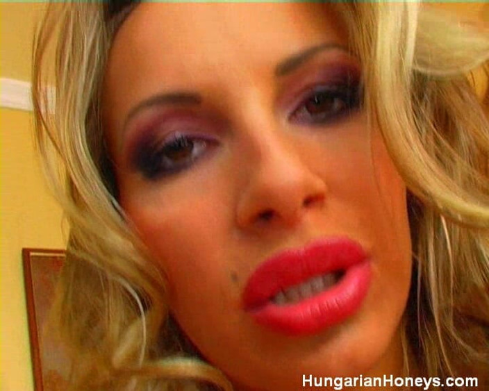 Hungarian Honeys: Francesca Felucci Striptizerka