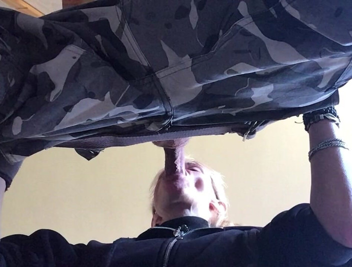 Cristina Sauvage: Boquete e cam na boca na cozinha whit pequena loira