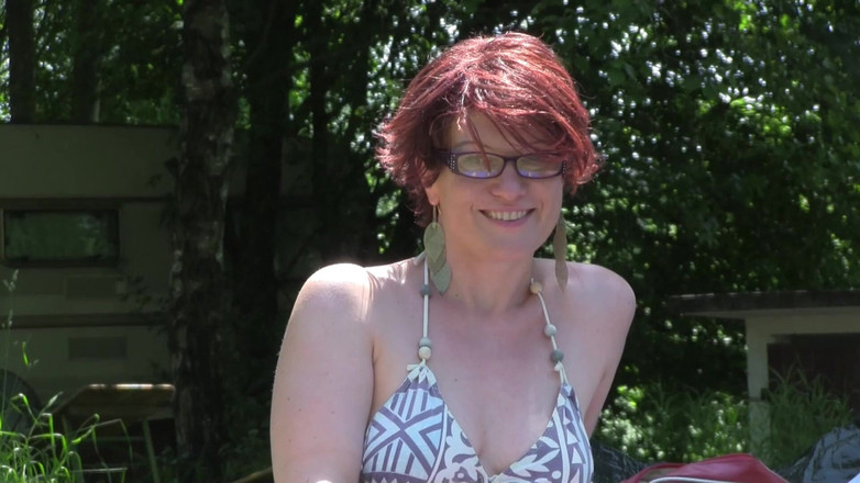 Popp Sylvie: 游泳池里的性爱 - 我们做到了