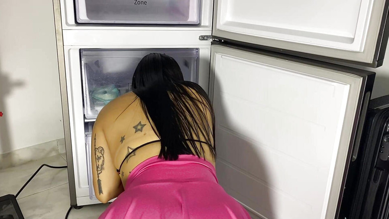 irina69star: Горничная позволяет себя запихиваться во время уборки