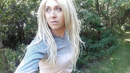 The Midnight Minx: Crossdresser na procházce