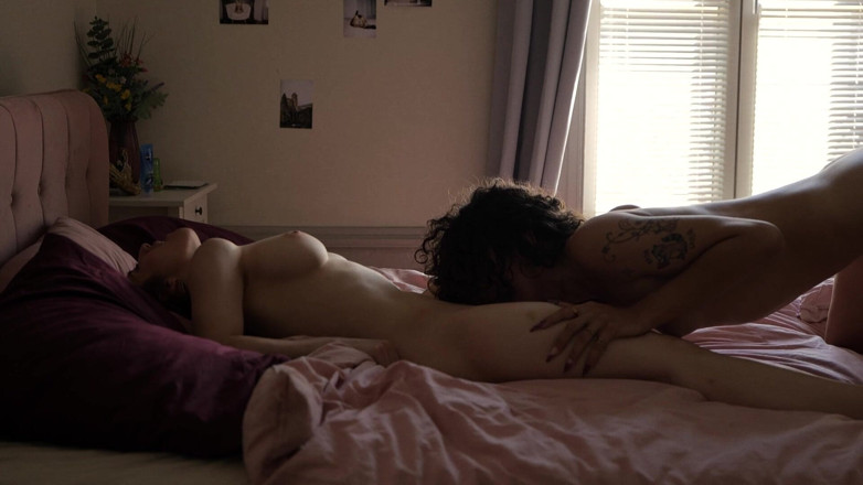 Avril Bloom: Lesbian Pegging a Sunday Morning in Bed