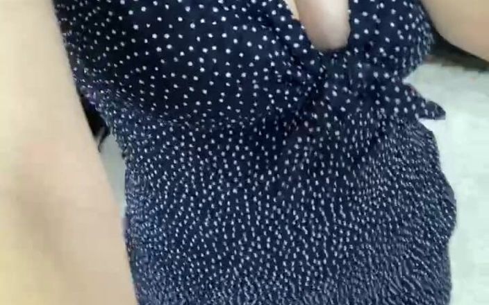 Kitty Kriss: Ich ärgere dich in einem kurzen kleid ohne unterwäsche