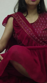 Bhabhi India panas Saara menjilat pepek dan kongkek keras untuk mengajar seks pertama kepada adik ipar.