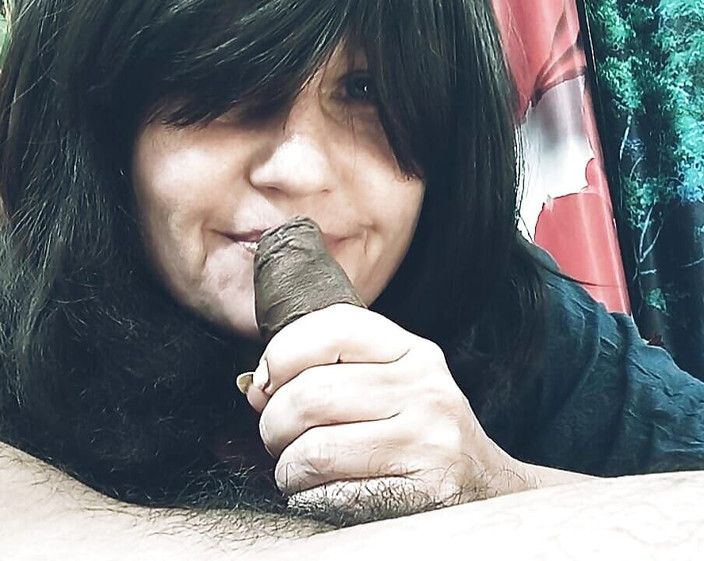 Bolly Karma: Mempergunakan hamba saya di atas katil