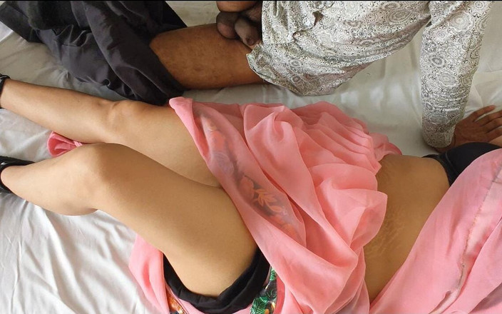 Sagita Sharm: Beautiful Wife Fucking with Pizza Delivery Boy!