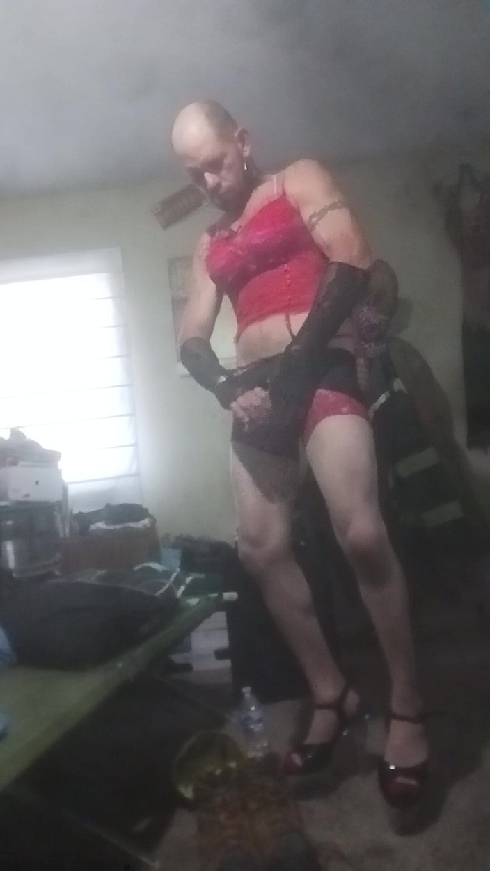 SpeedTecz: オナニーイムセクシーな赤いランジェリー