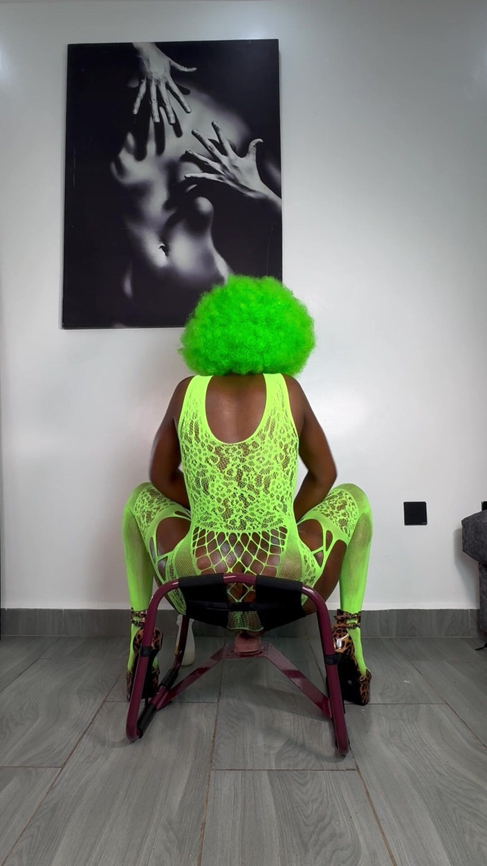 SEXXY-DAISY: Rebotando en una enorme polla con tacones debe ser estudiada,...