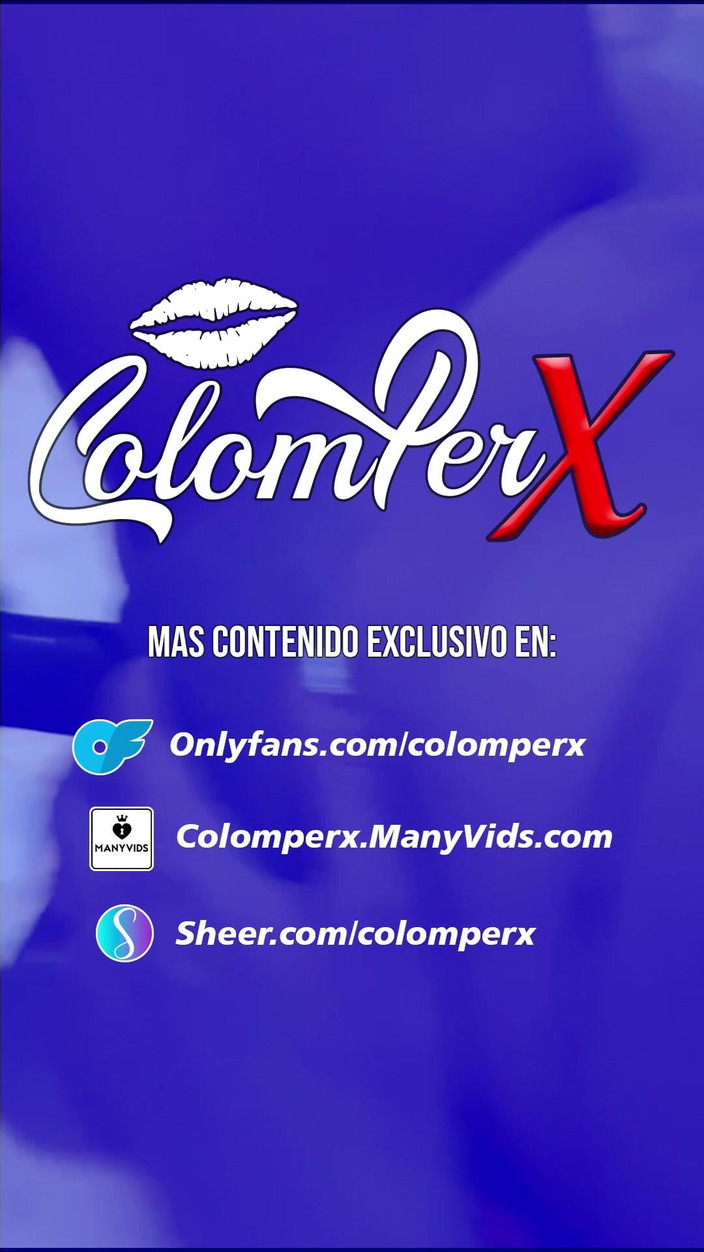 ColomPerx: Una latina tettona si fa una doccia e gioca con...
