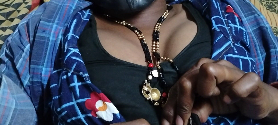 Sexy Kavita kanada: 젖탱이를 누르고 마사지