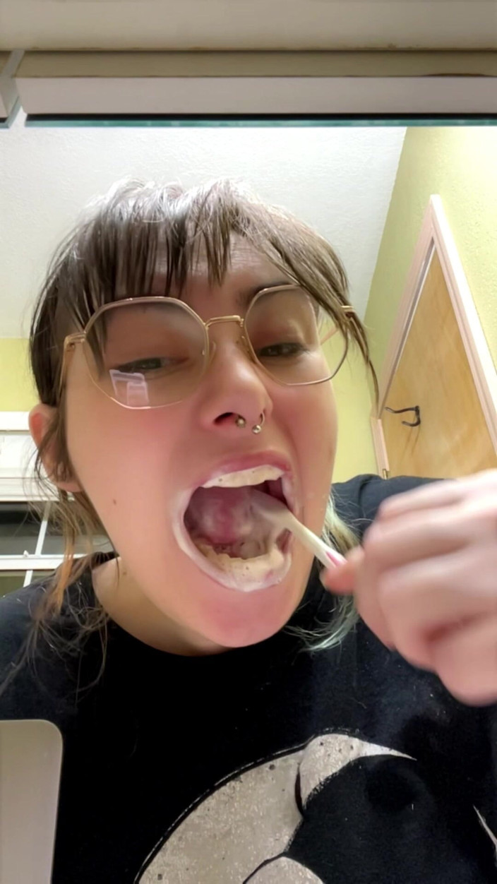 Mushroombitchx: 내 이빨을 닦아