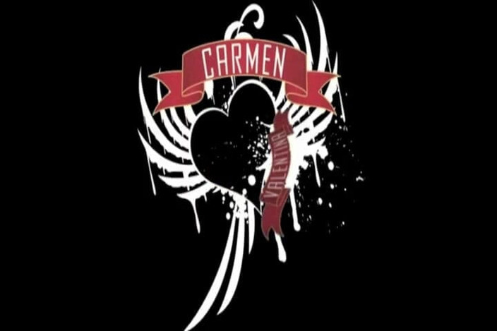 Carmen Valentina: Carmen Valentina heeft haar reet geolied