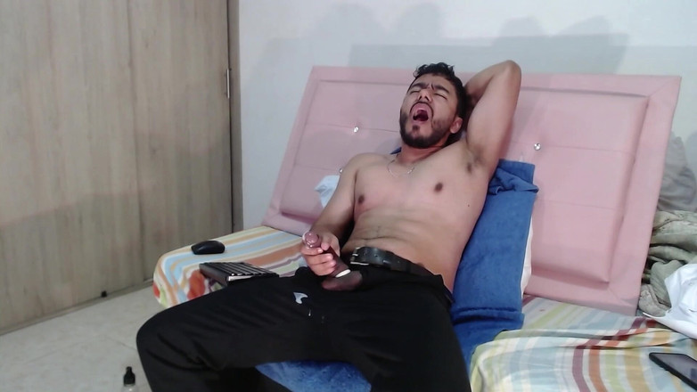 Tommhot: Papai se masturba e goza depois de chegar em casa...