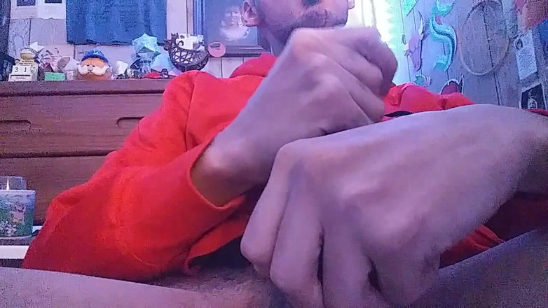 KingSpade: Genç adam azıyor ve sert yarağını sağıyor