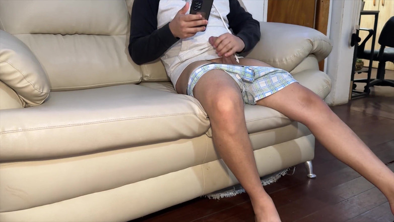 CoupleOfHotSins: 새엄마는 자위 중에 의붓아들의 큰 자지를 발견합니다.