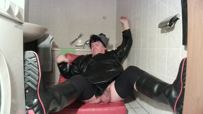 Linda Gumlin: Bizzarre Piss Klepperhexe Bessy, Fetyszowa Sztuka Lindy Gumlin