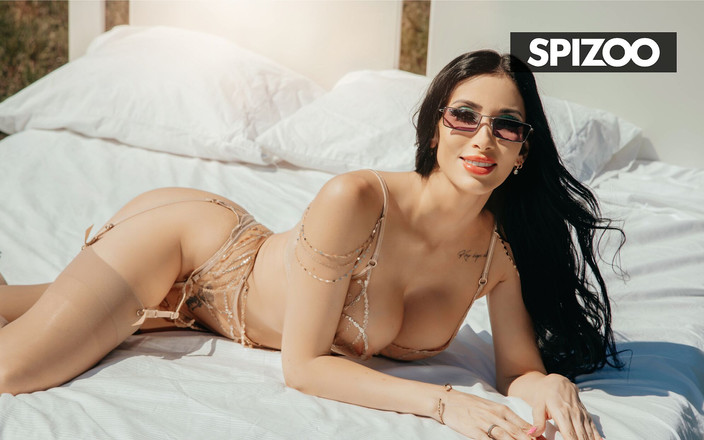 Spizoo: Awek cantik Clea Gaultier yang bertetek besar berkongkek mandi yang...