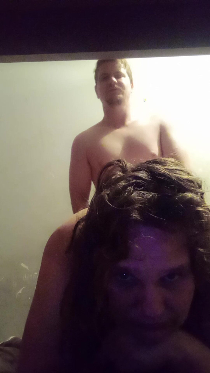 hothouse18xxx: ステイシーはチンポをしゃぶり、お尻を舐められ、後背位で犯され、ジョニーは彼女のおいしいマンコに射精します