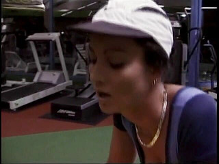 Sex Karma: Troie arrapate si allena in palestra