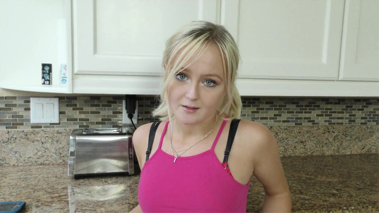 Chica Suicida DVD: Královna Natálie vyžaduje královské zacházení, takže byste jí měli protáhnout...