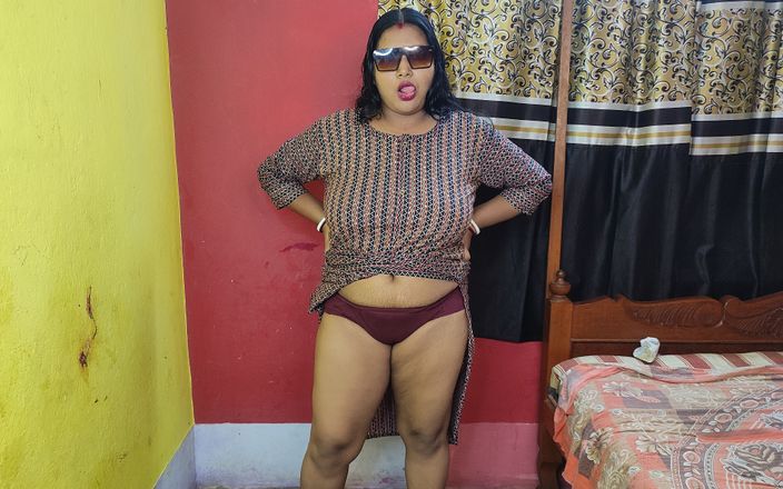 Sexy Indian babe: Дезі гаряча домогосподарка дрочить її соковиту пизду і показує дупу