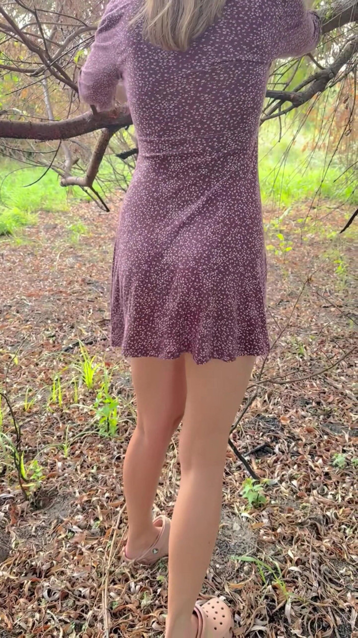 Sonya Pretty: Nacktes Mädchen im Wald