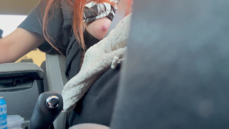 Artemisia Love: MILF Itali bertetek besar panjang Artemisia suka menunggang kereta solo...