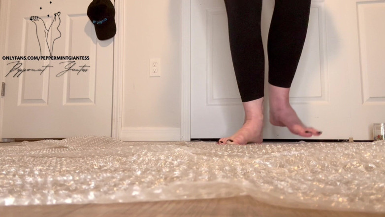 Peppermint Giantess: Knackarsch-knallende göttin größe 16 füße
