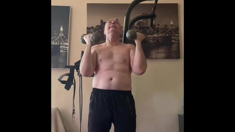 Alex Igogo: Ne bakıyorsun