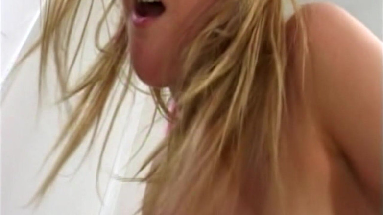 RetroTrashX: Bebe la pis de su mujer