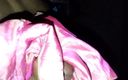 Satin and silky: Paja de seda satén porno - traje de seda rosa masturbación...